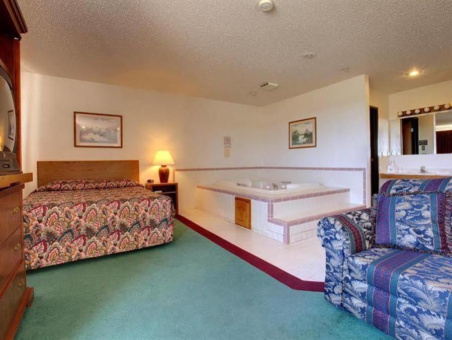 Americas Best Value Inn & Suites Cassville Roaring River Buitenkant foto